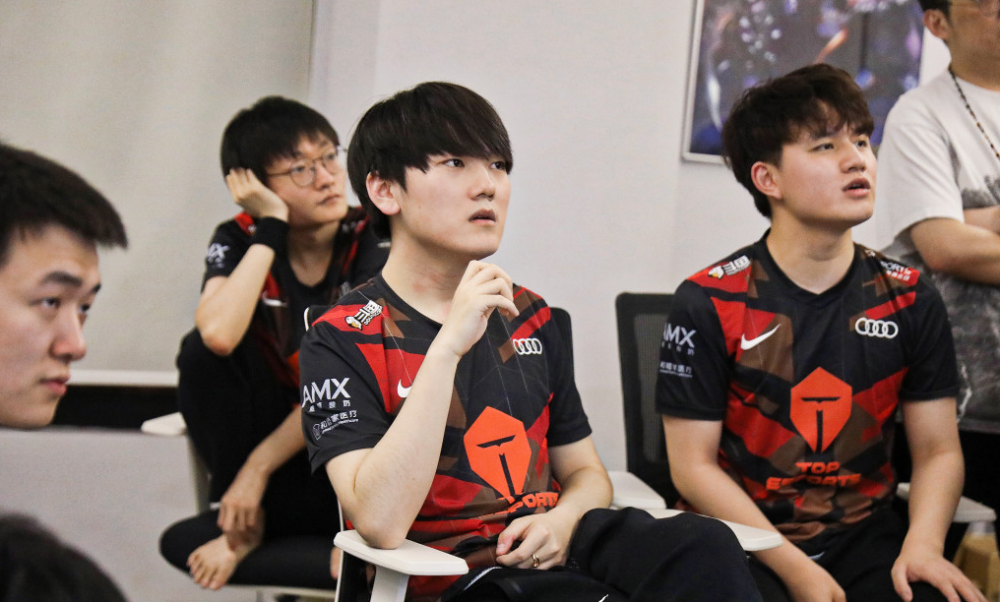 Kaiyun-JackeyLove在日本队比赛中逆转，问鼎冠军引发热议！的简单介绍