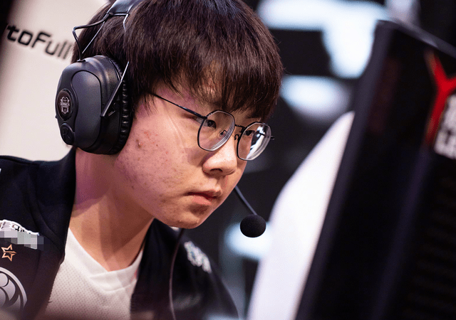 开云-关于Uzi在巴塞罗那比赛中挺进下一轮，爆冷引发热议！的信息